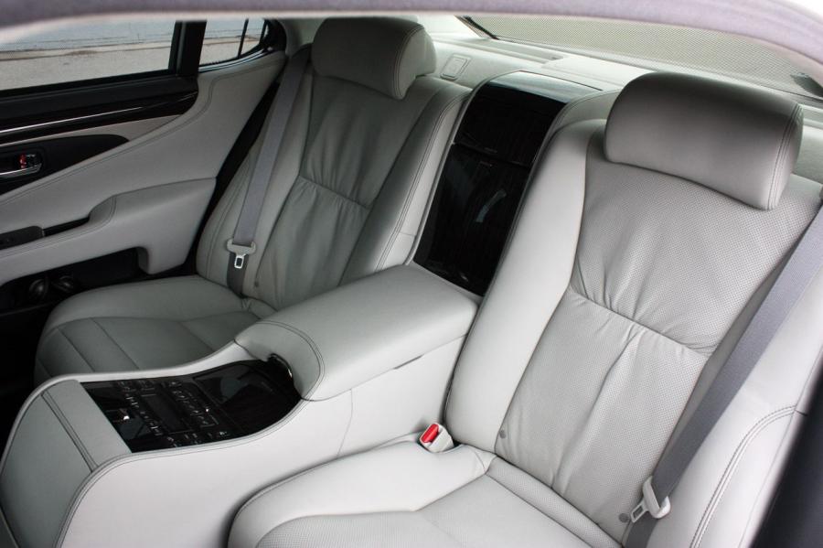  Lexus LS600h L 2013 года  (фото 4 из 45)